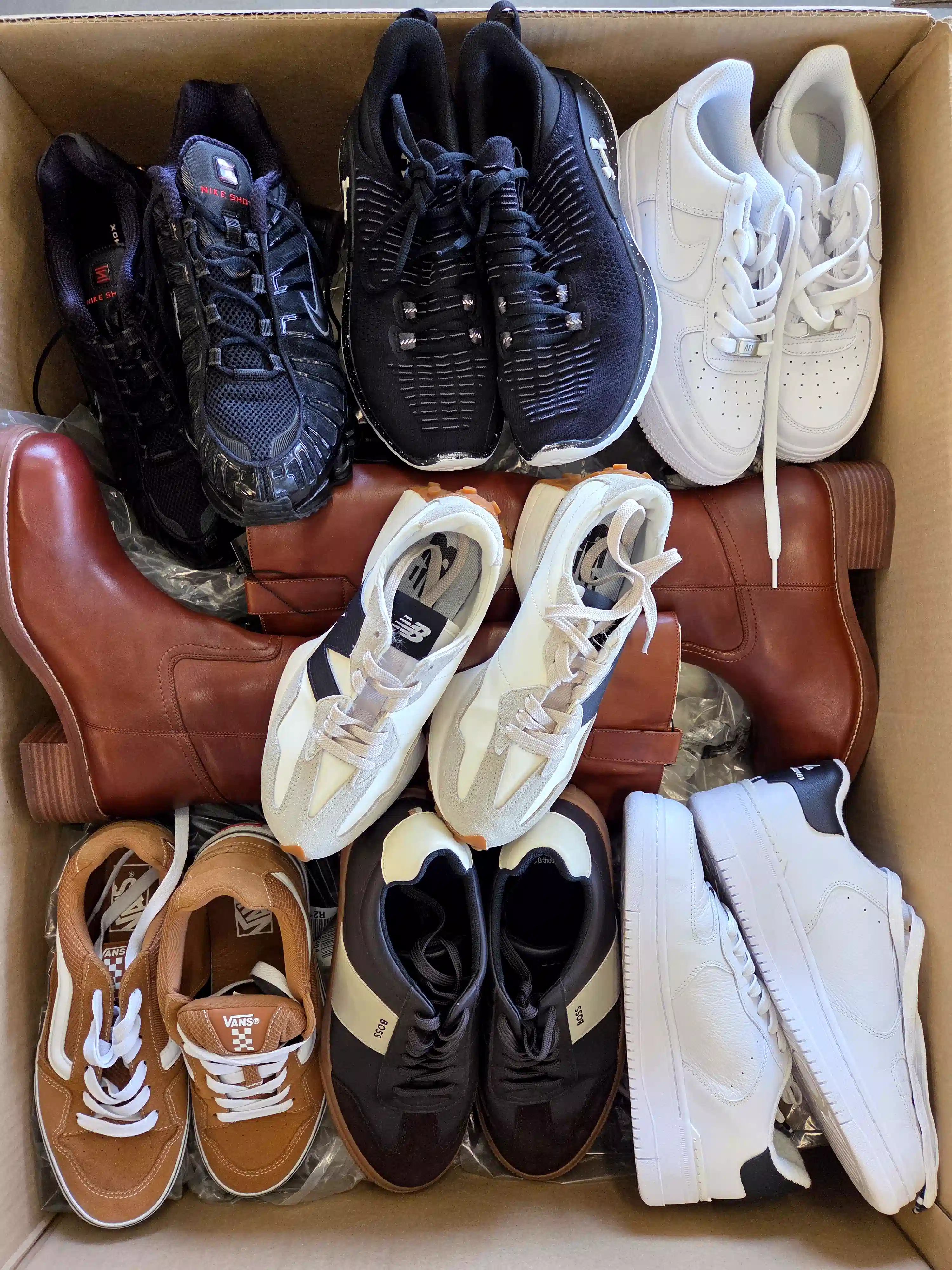 CSU1652 3 The photo shows a package with footwear in the category CSU.