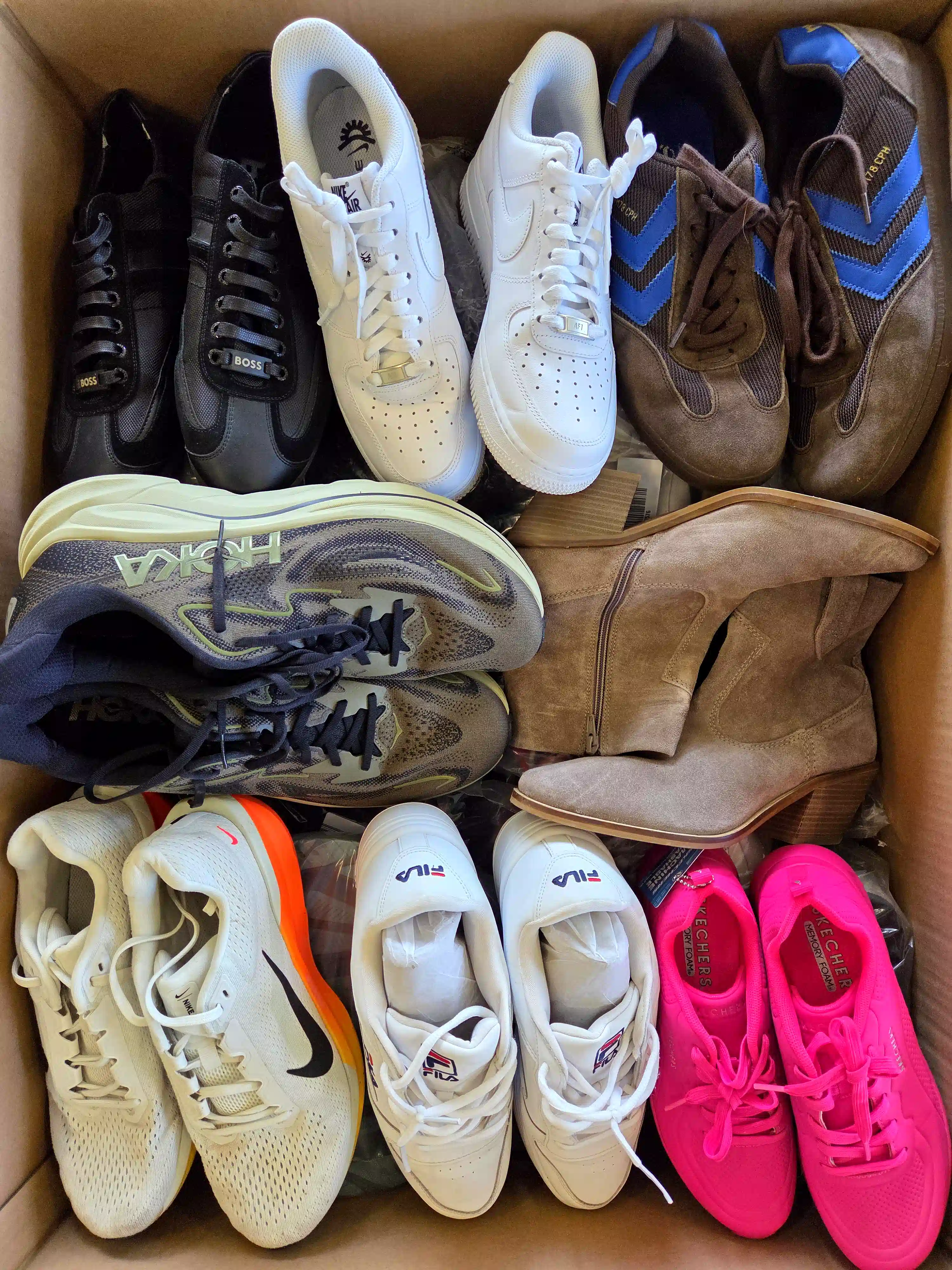 CSU1655 3 The photo shows a package with footwear in the category CSU.