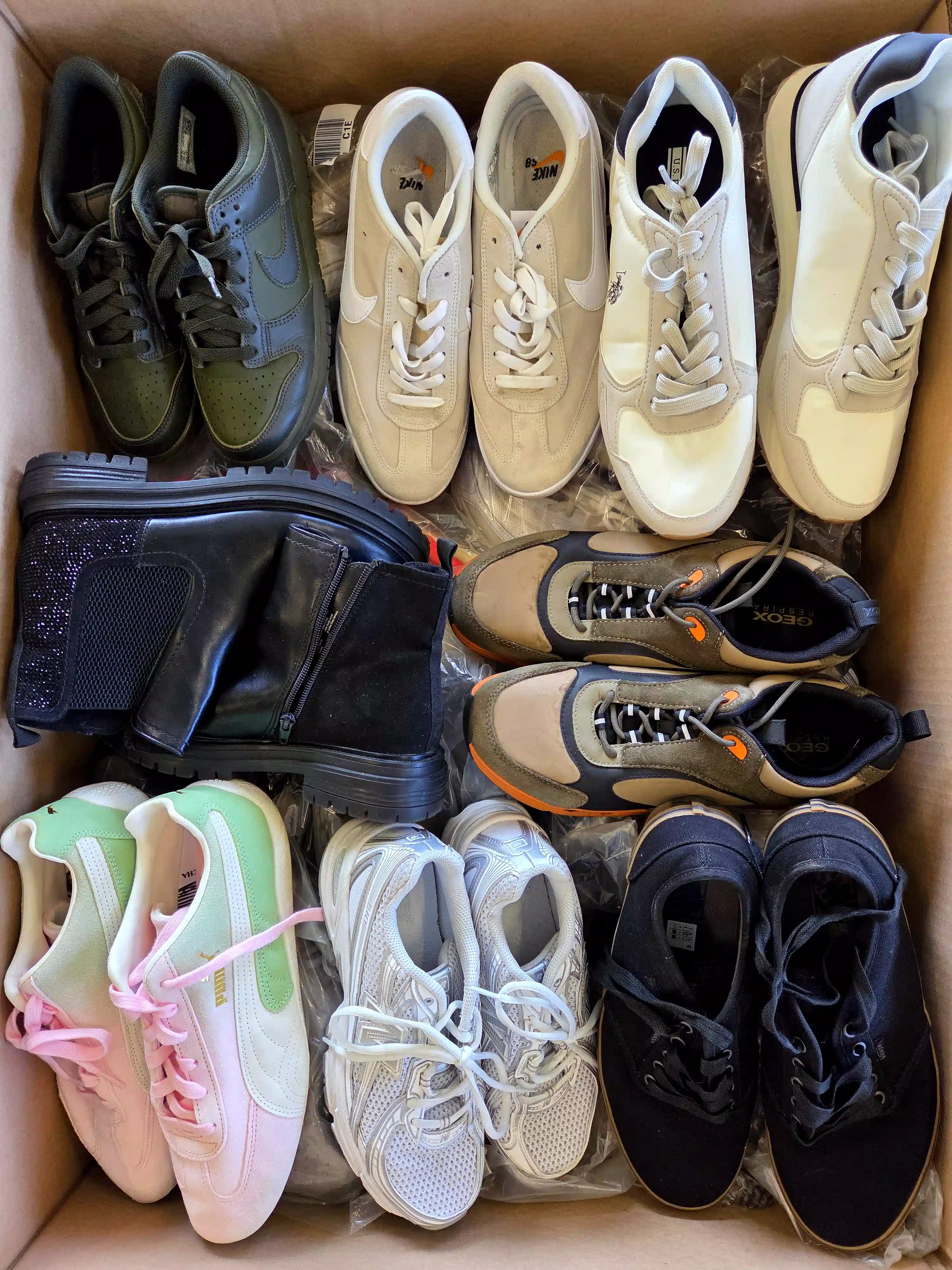 CSU1656 3 The photo shows a package with footwear in the category CSU.