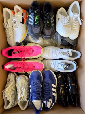The photo shows a package with footwear in the category CSU.