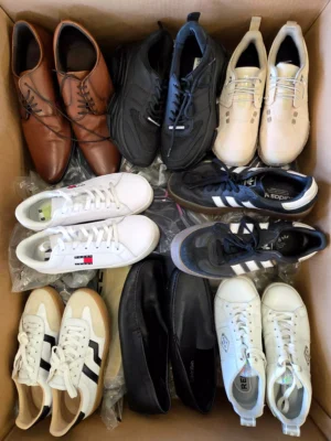 The photo shows a package with footwear in the category CSU.