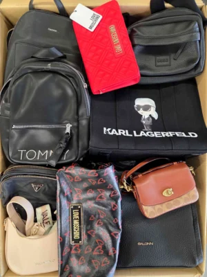 The picture shows a package with accessories in the category HC.