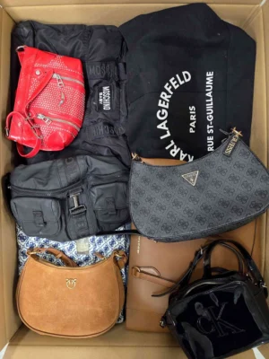 The picture shows a package with accessories in the category HC.