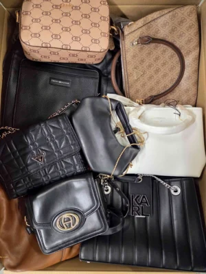 The picture shows a package with accessories in the category HC.