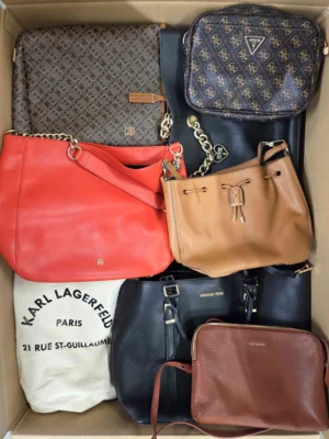 The picture shows a package with accessories in the category HC.