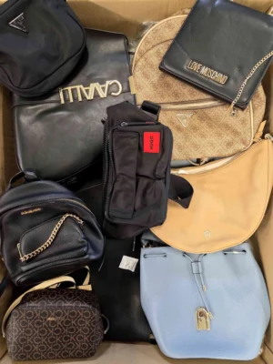 The picture shows a package with accessories in the category HC.