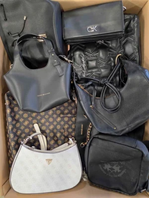 The picture shows a package with accessories in the category HC.