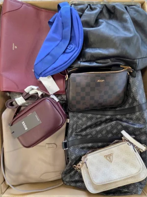 The picture shows a package with accessories in the category HC.