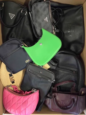 The picture shows a package with accessories in the category HC.