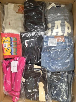 The photo shows a package with clothing in the category B.
