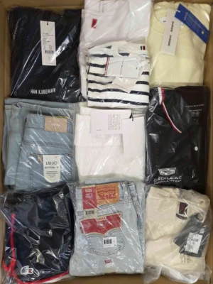 The photo shows a package with clothing in the category B.