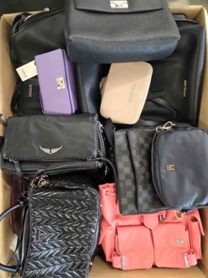 The picture shows a package with accessories in the category HC.