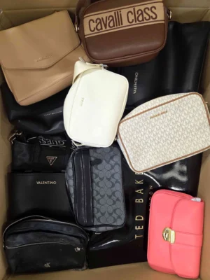 The picture shows a package with accessories in the category HC.
