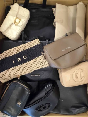 The picture shows a package with accessories in the category HC.