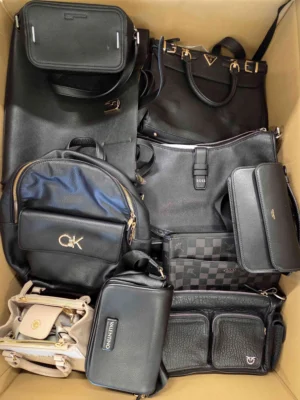 The picture shows a package with accessories in the category HC.