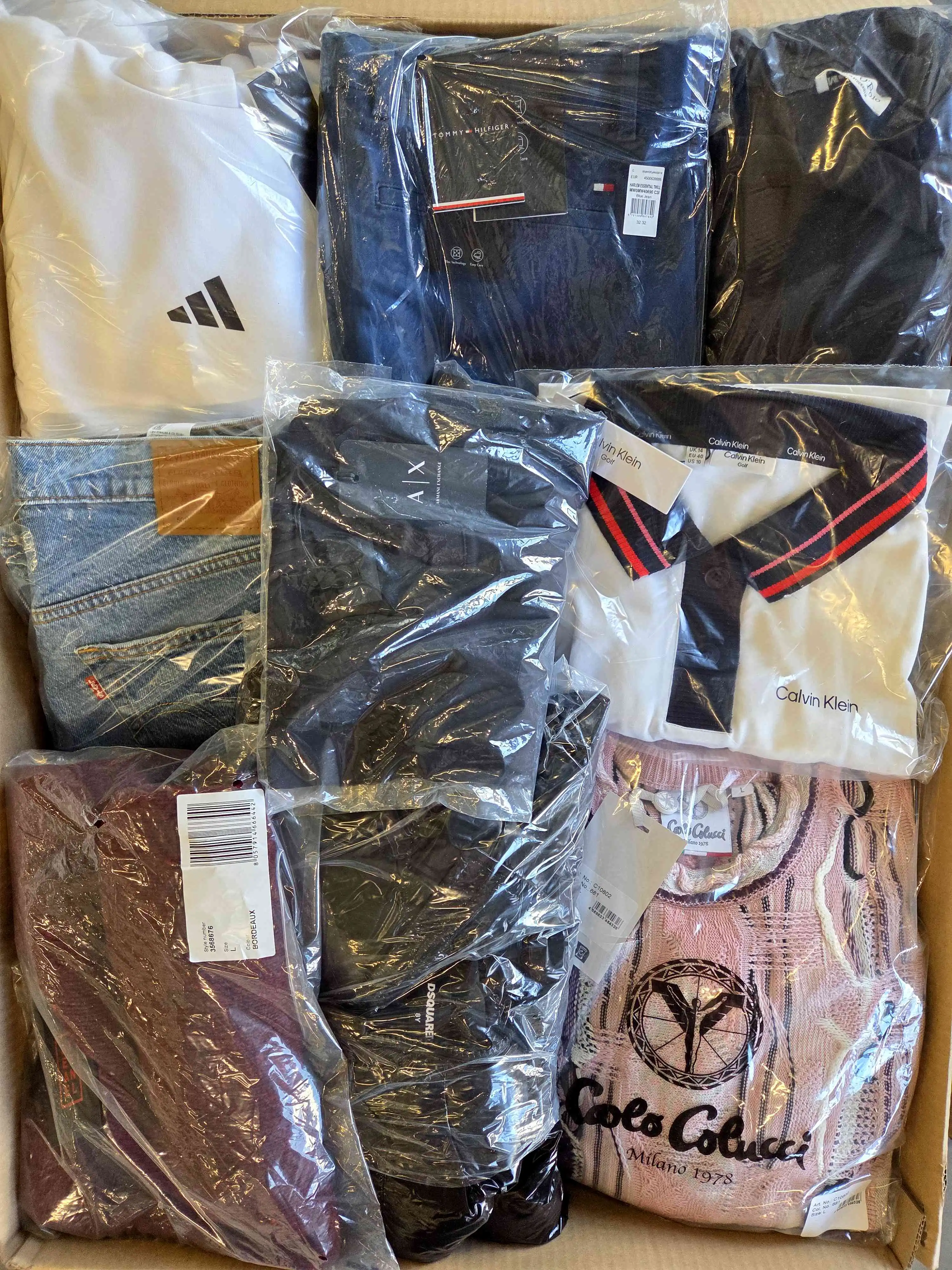 B1766 3 The photo shows a package with clothing in the category B.