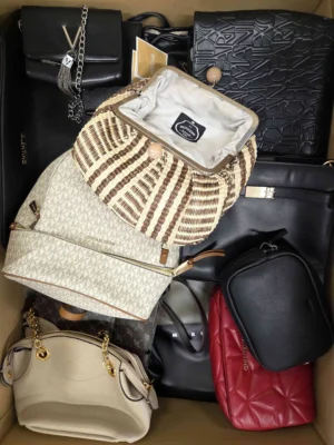 The picture shows a package with accessories in the category HC.