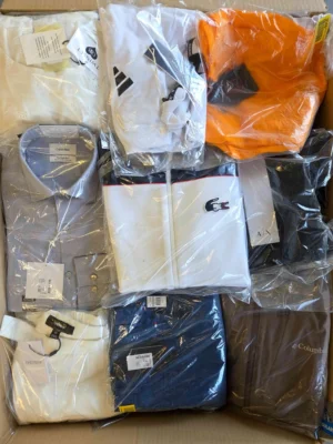 The photo shows a package with clothing in the category B.
