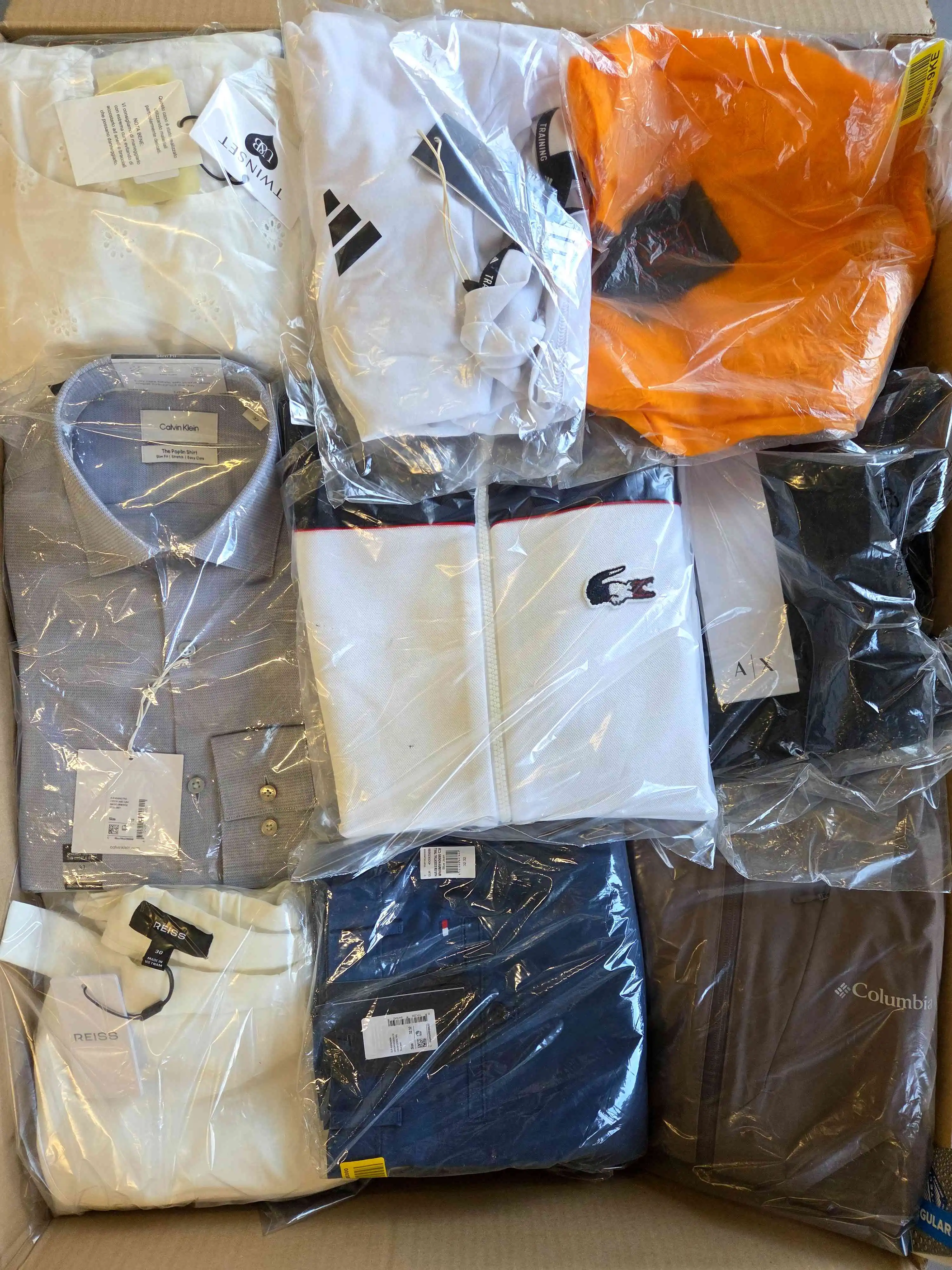 B1767 3 The photo shows a package with clothing in the category B.