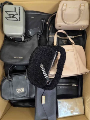 The picture shows a package with accessories in the category HC.