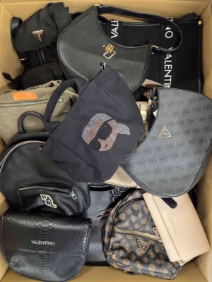 The picture shows a package with accessories in the category HC.