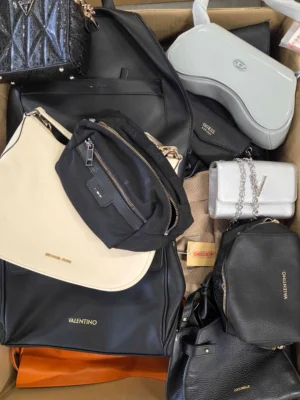 The picture shows a package with accessories in the category HC.