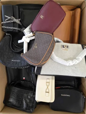The picture shows a package with accessories in the category HC.