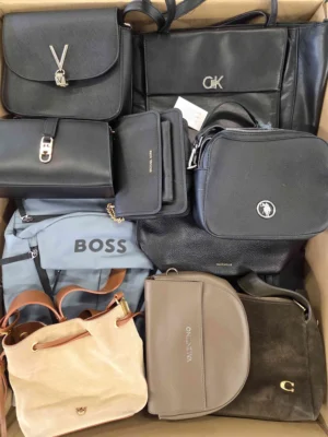 The picture shows a package with accessories in the category HC.
