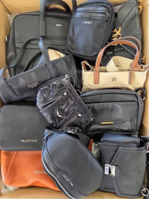 The picture shows a package with accessories in the category HC.