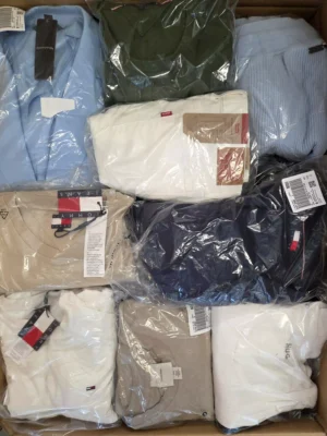 The photo shows a package with clothing in the category T.
