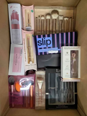 The picture shows a package with accessories in the category BC.