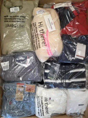 The photo shows a package with clothing in the category T.