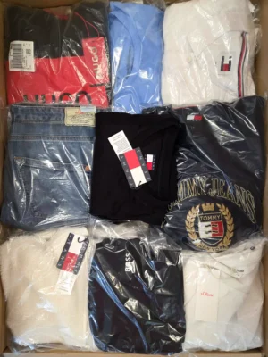 The photo shows a package with clothing in the category T.