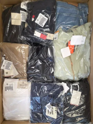 The photo shows a package with clothing in the category T.