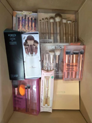 The picture shows a package with accessories in the category BC.