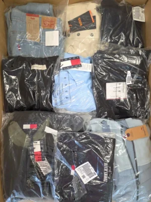 The photo shows a package with clothing in the category T.
