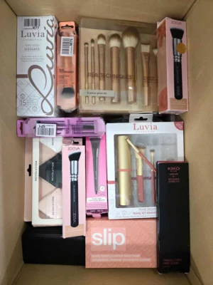The picture shows a package with accessories in the category BC.