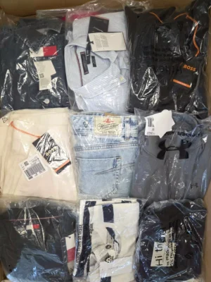 The photo shows a package with clothing in the category T.