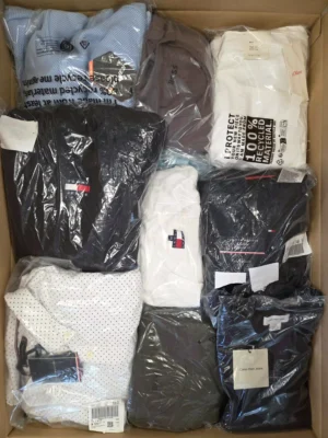 The photo shows a package with clothing in the category T.
