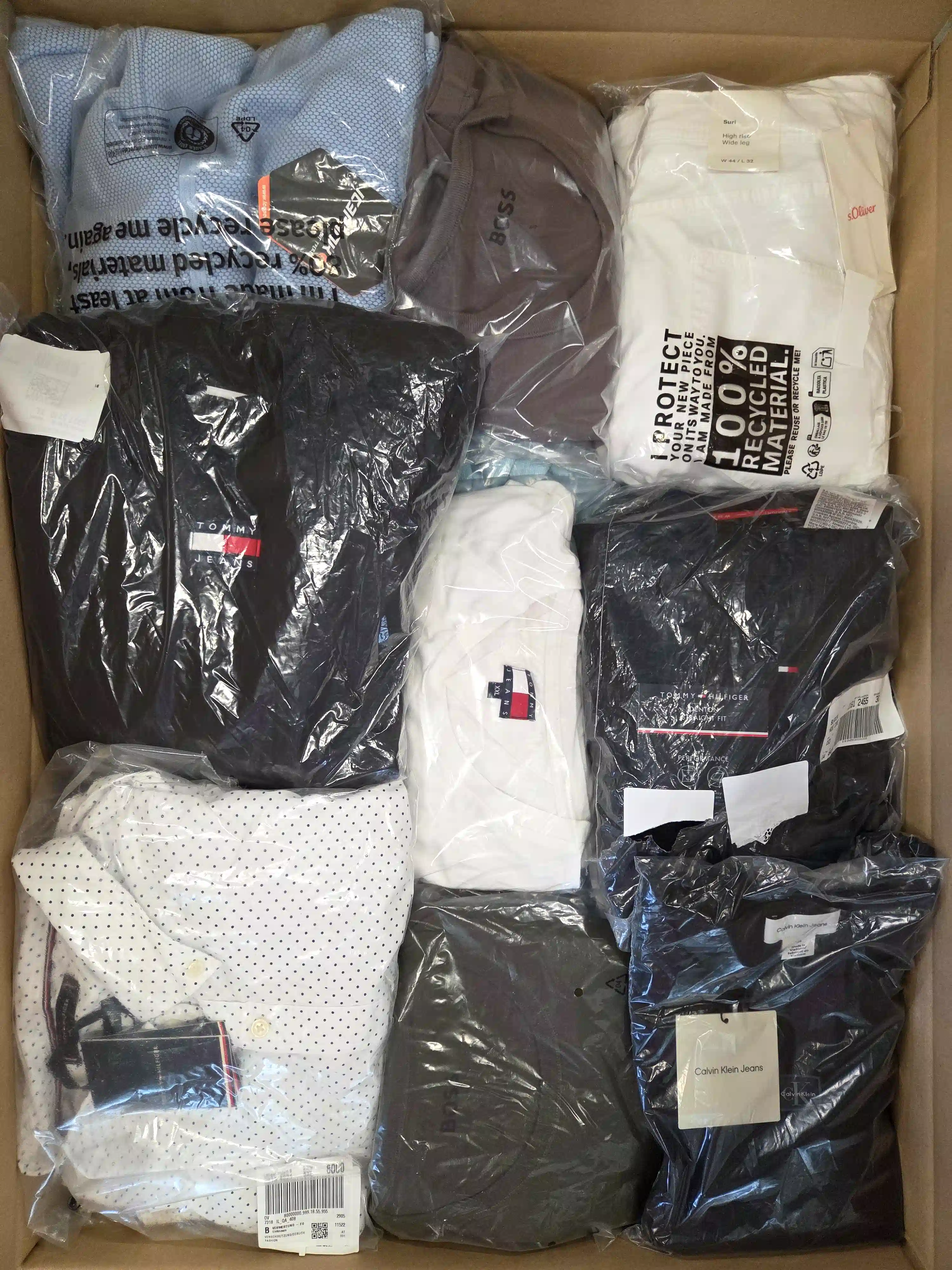 OT185 3 The photo shows a package with clothing in the category T.