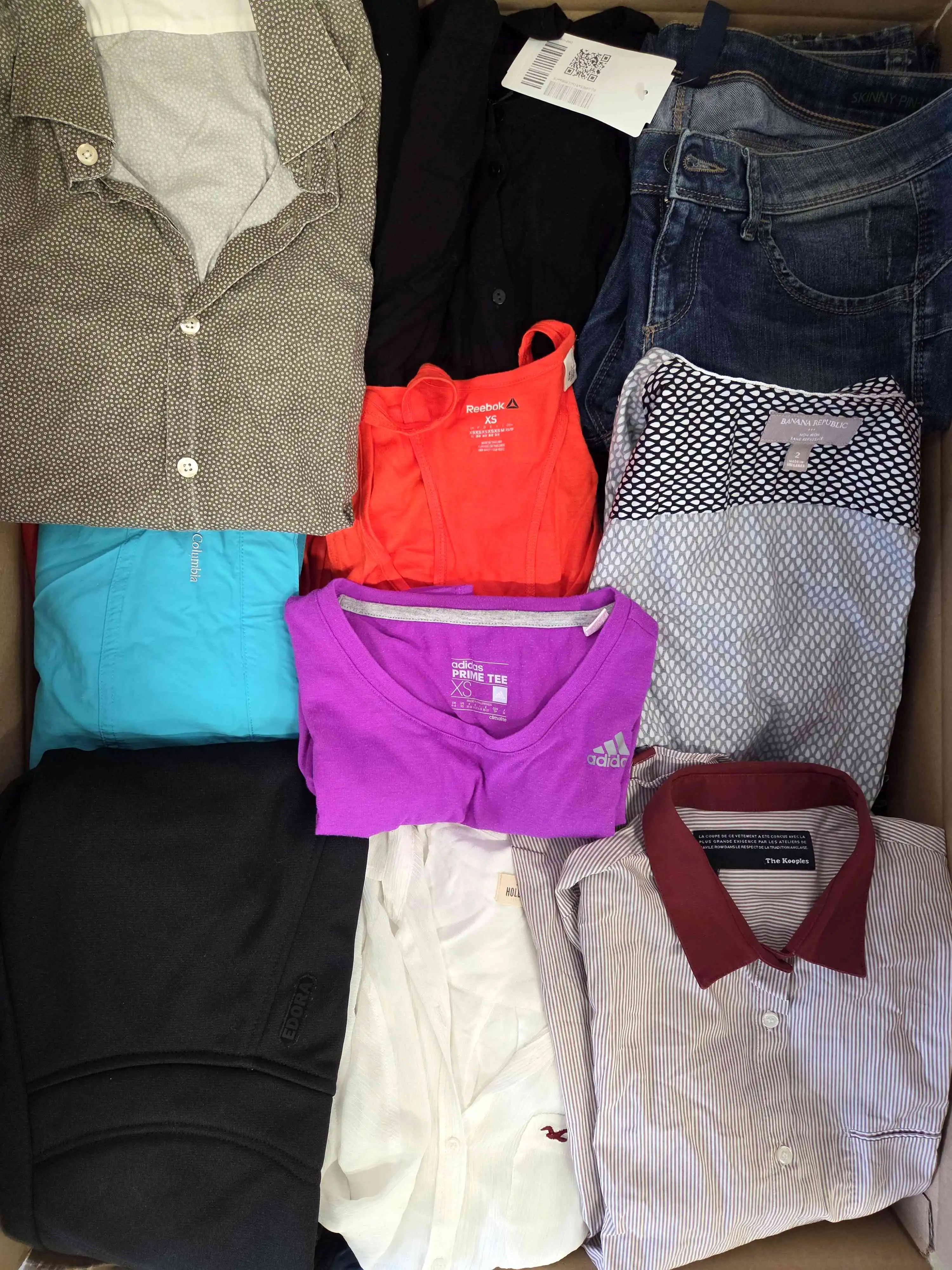 U1883 3 The photo shows a package with clothing in the category U.