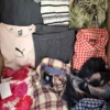 The photo shows a package with clothing in the category U.