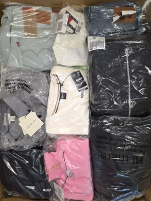 The photo shows a package with clothing in the category T.