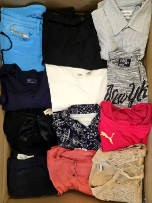 The photo shows a package with clothing in the category U.