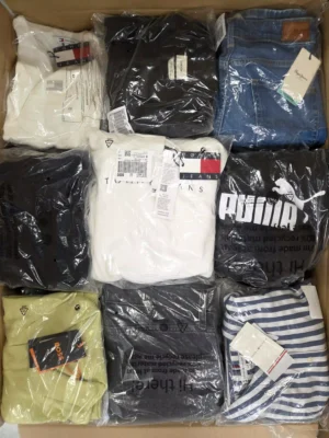 The photo shows a package with clothing in the category T.