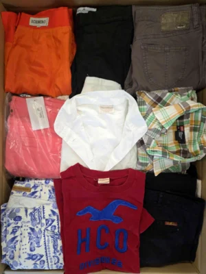 The photo shows a package with clothing in the category U.