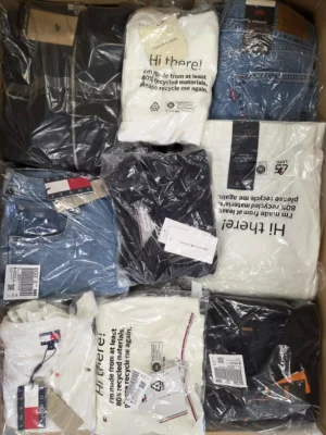 The photo shows a package with clothing in the category T.