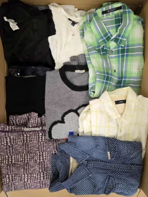 The photo shows a package with clothing in the category U.
