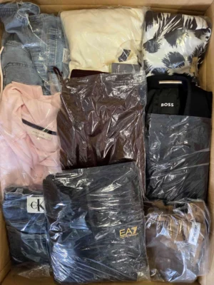 The photo shows a package with clothing in the category C.