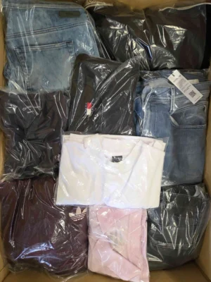 The photo shows a package with clothing in the category C.